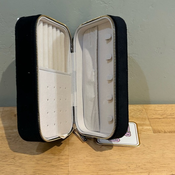 GLOSS & GLO Black Velvet Jewelry Organizer. Gold Sequin Bow. Brand New With Tags - Picture 4 of 7